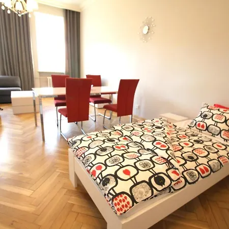 Happy Estate - Rynek