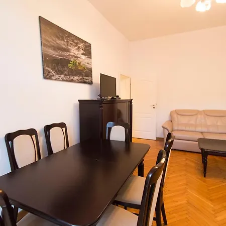 Happy Estate - Rynek